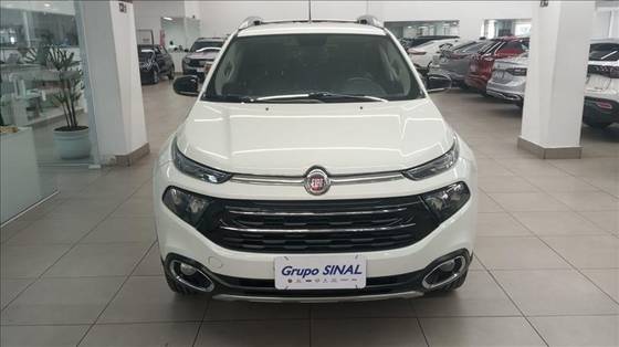 FIAT TORO 2.0 16V TURBO DIESEL VOLCANO 4WD AT9 FIAT TORO 2.0 16V TURBO DIESEL VOLCANO 4WD AT9